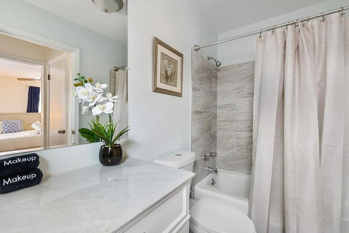 New! Special Intro Rate! Walkable, Fenced-In Yard Vila Charlotte 0*,  Estados Unidos da América