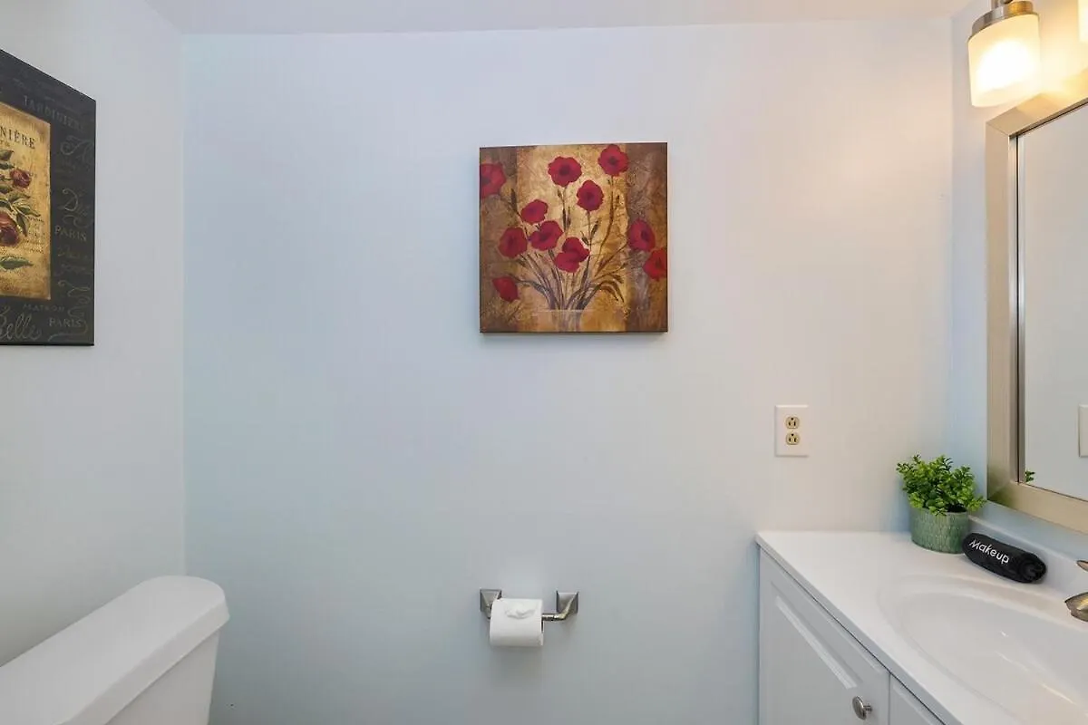 New! Special Intro Rate! Walkable, Fenced-In Yard Vila Charlotte