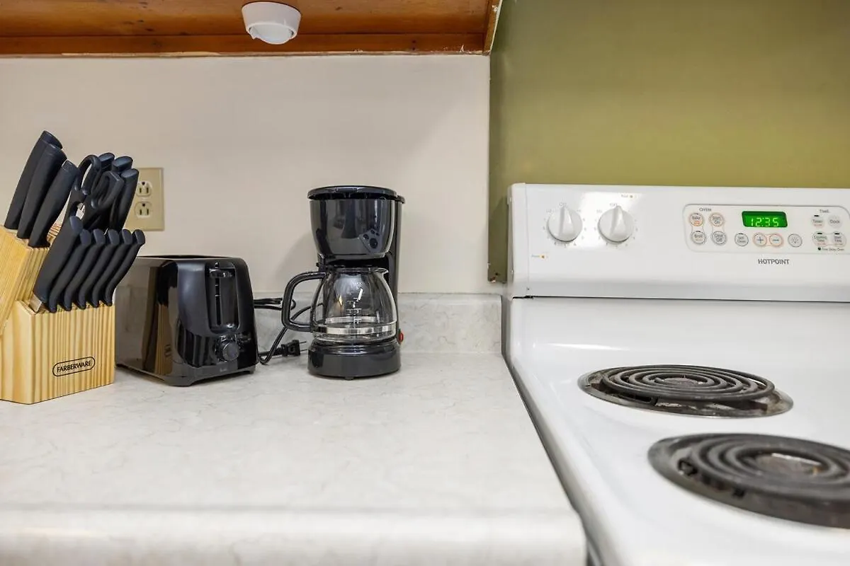 New! Special Intro Rate! Walkable, Fenced-In Yard Vila Charlotte