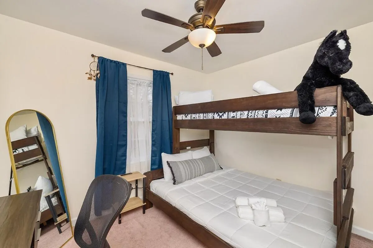 Vila New! Special Intro Rate! Walkable, Fenced-In Yard Charlotte