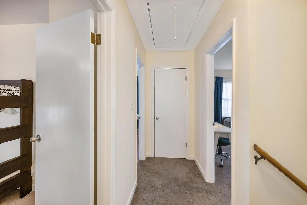 Prázdninový dům Vila New! Special Intro Rate! Walkable, Fenced-In Yard Charlotte
