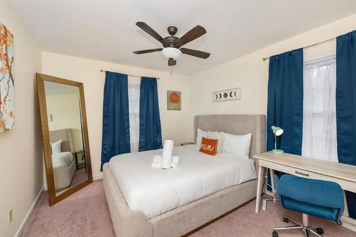 Vila New! Special Intro Rate! Walkable, Fenced-In Yard Charlotte 0*,