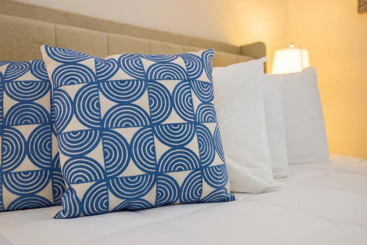 Prázdninový dům Vila New! Special Intro Rate! Walkable, Fenced-In Yard Charlotte