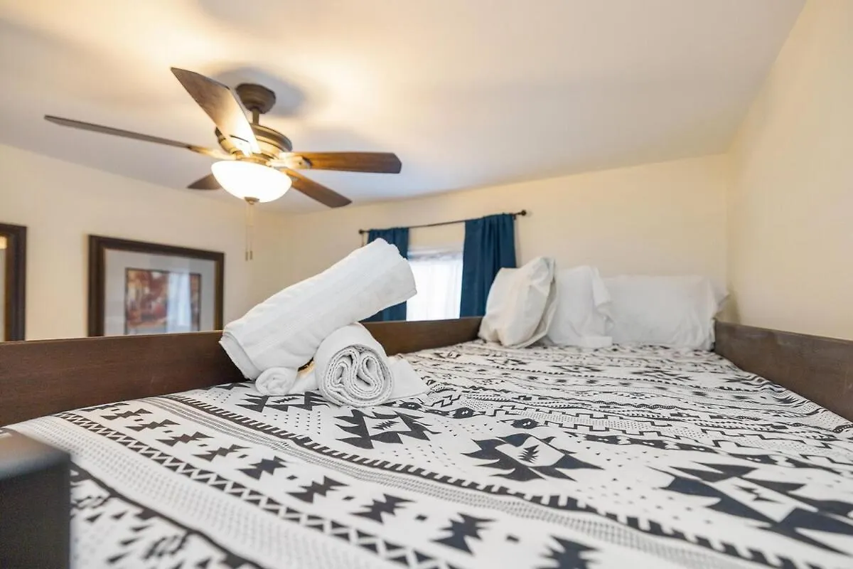 Vila New! Special Intro Rate! Walkable, Fenced-In Yard Charlotte 0*,