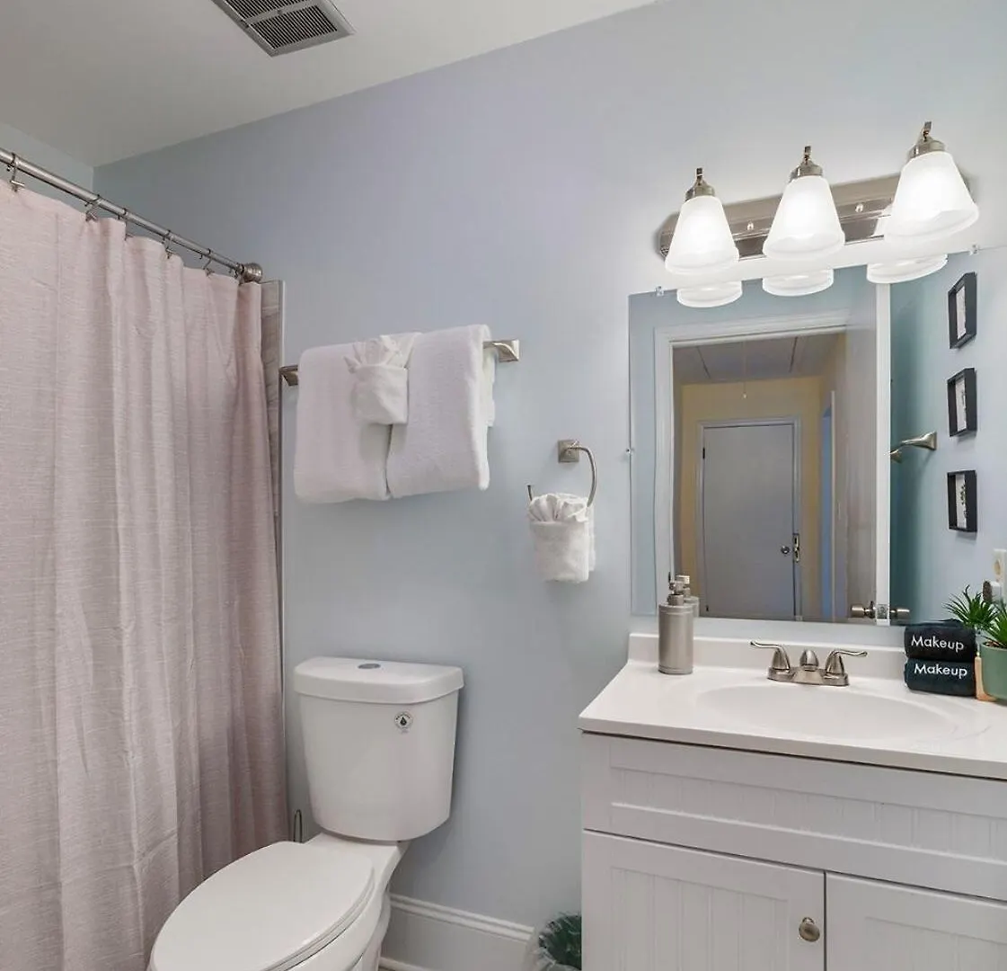 Vila New! Special Intro Rate! Walkable, Fenced-In Yard Charlotte