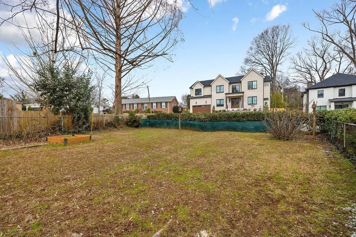 Vila New! Special Intro Rate! Walkable, Fenced-In Yard Charlotte 0*,  USA